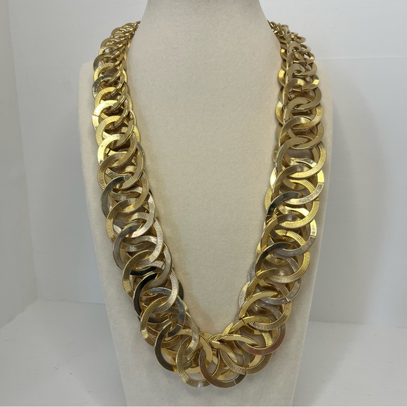 Jewelry - Vintage 80s Gold Tone Necklace Signed KR
